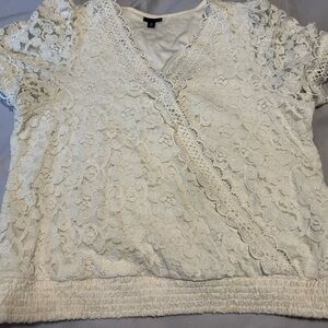 torrid plus 2 Cream Floral Lace Short Sleeve Top